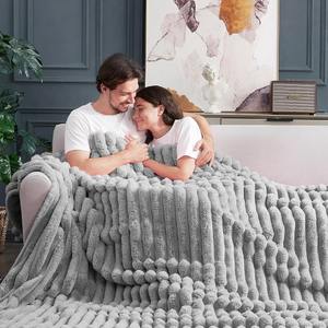 Tùy Chỉnh Bán Buôn Ấm Trọng Lượng Nhẹ Thỏ Lông Chăn Ấm Cúng Số Lượng Lớn Sang Trọng Ném <span class=keywords><strong>Faux</strong></span> Lông Lông Cừu Chồn Chăn Trong Trung Quốc - Product Image 4