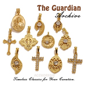 L'Archivée du Gardien |   Charmes protecteurs vintage en acier inoxydable plaqué or 18K PVD |   Pendentifs rétro en forme de croix, amulette et talisman - Product Image 6