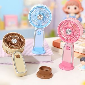 Ventilador portátil de mano con soporte, motor de CC de 2W, batería recargable, tres velocidades para uso en escritorio o al aire libre. - Product Image 2