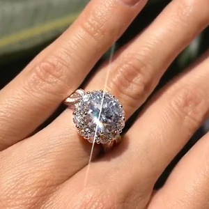 Anello con Cristalli a Forma di Fiore per Donne, Elegante Accessorio Floreale per Uso Quotidiano e Feste - Product Image 3