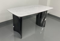 Table à manger rectangulaire moderne en pierre microcristalline avec base en acier inoxydable noir titane finition haute brillance