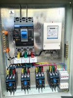 Tableau de distribution électrique triphasé sur mesure OEM avec protection complète pour panneau de commande industriel, disjoncteur, parafoudre et contacteur