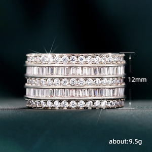 Anello a Fascia con Cinque File di Cristalli per Donne, Anello Largo alla Moda, Accessorio per Uso Quotidiano e Feste - Product Image 5