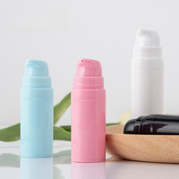 Stock de bouteilles en plastique sans air de voyage de 5ml 10ml 15ml de couleurs bleu rose blanc avec pompe à lotion pour cosmétiques crème soins de la peau