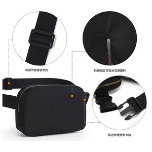 Riñonera de nailon impermeable personalizada al por mayor para mujer, bolso cruzado de pecho para mujer, riñonera deportiva para correr - Product Image 5