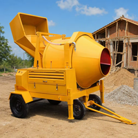 Malaxeur à béton diesel JZC350 monté sur remorque, 0,35 m³ avec trémie et transmission par engrenages annulaires pour utilisation sur chantier