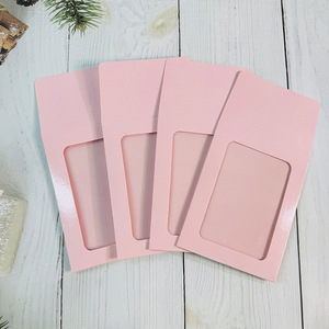 Enveloppes personnalisées avec impression de logo, manchon coloré et grande fenêtre transparente pour l'affichage de cartes et de photos - Product Image 4