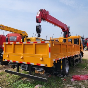 شاحنة إيسوزو KV100 4x2 مزودة برافعة 5 طن ذات ذراع مستقيم، نظام هيدروليكي من هواد، نصف قطر دوران قصير - Product Image 5