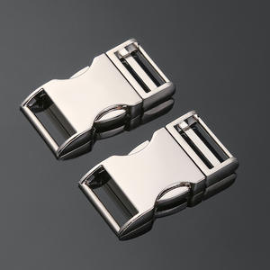 Hebilla de cierre automático de metal plateado ajustable para cinturón, bolso o mochila - Product Image 1