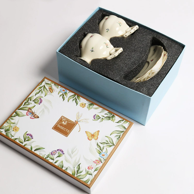 ถ้วยและจานรองคู่