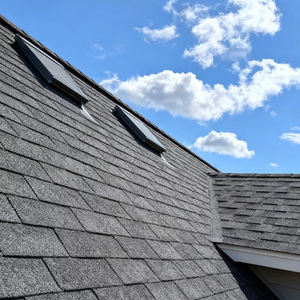 Tejas de Asfalto de Fibra de Vidrio Coloridas al por Mayor, Impermeables y Resistentes al Fuego para Viviendas - Product Image 1