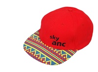 Gorra de béisbol suave personalizable de alta calidad MOQ bajo Opciones de bordado de letras transpirables americanas ajustadas a la moda en relieve