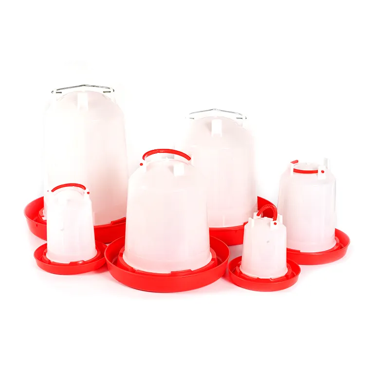 白と赤の卸売の青島プラスチック家禽フィーダー飲酒者