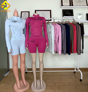 Completo da <span class=keywords><strong>Donna</strong></span> 2025: Giacca con Zip a Collo Alto e Maniche Lunghe, Pantaloncini Aderenti e Leggings da Yoga, Set 2 Pezzi - Product Image 1