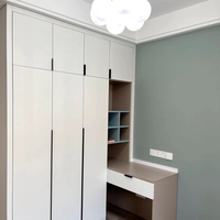 Armoire à étagères ouvertes minimaliste en MDF blanc, style hôtelier scandinave, couleur sauge ivoire