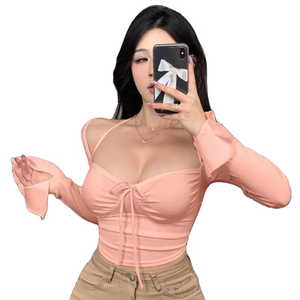 T-<span class=keywords><strong>shirt</strong></span> court à manches longues et col licou échancré style Pure Desire pour <span class=keywords><strong>femme</strong></span>, collection été 2025 – Tendance et décontracté - Product Image 1