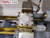 Tour CNC à usage intensif CK6180 6000 mm avec commande FANUC, haute précision, porte-outils à 8 stations pour le tournage de métaux de précision