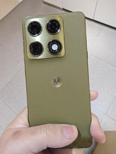 Smartphone incurvé Motorola Moto X70 Air Pro 6,8'' Snap Dragon 8 Gen5 5200mAh 50MP 165Hz pour le jeu - Product Image 3