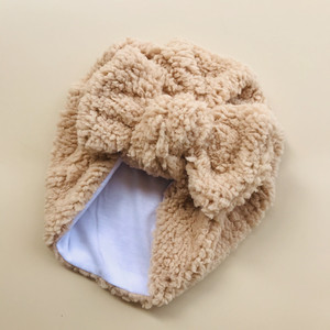 2024 usine directement Bowknot sherpa polaire bonnet <span class=keywords><strong>Turban</strong></span> noeud tête enveloppes bébé OEM personnalisé <span class=keywords><strong>laine</strong></span> d'agneau hiver chapeau chaud - Product Image 3