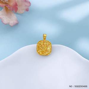 Colgante geométrico cuadrado de lujo en oro de 24K para mujer, joyería minimalista para uso diario. - Product Image 2