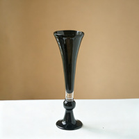Vase sur pied en verre teinté noir vintage, support de lampe rétro, décoration simple haut de gamme pour l'affichage floral sur table de salon