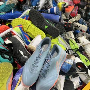 S24 25 أحذية كرة القدم المستعملة بالجملة أحذية كرة القدم للرجال أحذية كرة القدم المستعملة نماذج متنوعة بالجملة مختلطة الأحجام أحذية عالية الجودة - Product Image 4