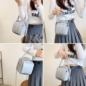 Borsa a secchiello mini multicolore in pelle PU da donna con <span class=keywords><strong>tracolla</strong></span> a catena, borsa a <span class=keywords><strong>tracolla</strong></span> dal design intrecciato unico - Product Image 4