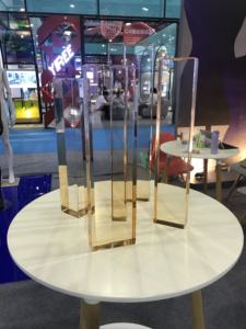 แท่นโชว์อะคริลิคทรงลูกบาศก์ไล่เฉดสีระดับไฮเอนด์  บล็อกอะคริลิคใสสำหรับโชว์เครื่องประดับ อุปกรณ์จัดแสดงสินค้าสุดหรู - Product Image 6