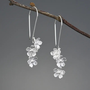 Orecchini pendenti a fiori freschi e eleganti per matrimonio divertente con loto - Product Image 6