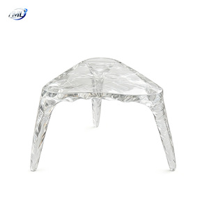 Mesa de Centro Triangular de Resina Transparente, Mueble de Sala de Estar Moderno y Contemporáneo, Diseño Decorativo - Product Image 1