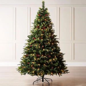 Sapin de Noël réaliste pré-éclairé à LED avec baies rouges et cônes de pin, sans interstices - Product Image 1