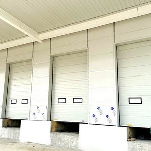 Ligne en acier de design industriel <span class=keywords><strong>porte</strong></span> de <span class=keywords><strong>garage</strong></span> sectionnelle <span class=keywords><strong>5m</strong></span> surface finie de moteur de panneau de <span class=keywords><strong>porte</strong></span> aérienne pour l'usage d'entrepôt direct - Product Image 2
