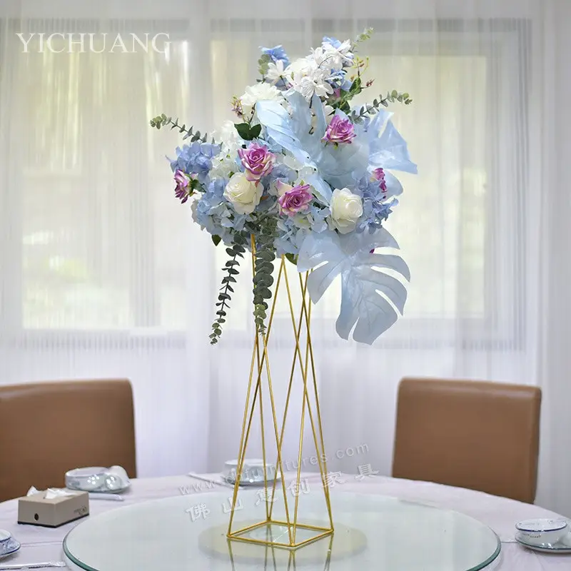 Soporte de flores para eventos de Hotel, centro de mesa de boda alto de metal dorado y decoraciones