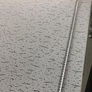 Plaque de plafond en plâtre laminé 2x2 pieds 9mm <span class=keywords><strong>TE</strong></span> Edge <span class=keywords><strong>PVC</strong></span> Guam ASTM CE avec feuille d'aluminium N° 991 - Product Image 2