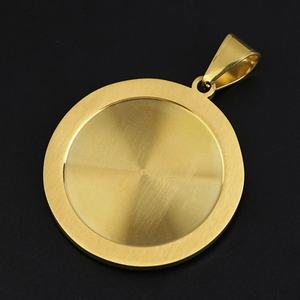 Vente en gros de bijoux : Pendentif Collier Œil d'Horus, plaqué or PVD 18K, bijoux ronds, pendentifs pièces de monnaie pour hommes, style Hip Hop - Product Image 6