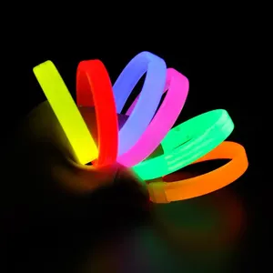 Venta al por mayor de triple pulsera desechable resplandor pulsera fluorescente palo neón fiesta personalizable logotipo resplandor pulsera de juguete - Product Image 1