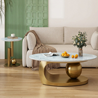 Table basse en marbre de luxe avec base dorée moderne pour le salon