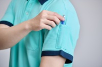 Polo Lacoste en maille à manches courtes, 200 grammes, pour impression/broderie, bleu aqua avec col marine