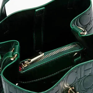 Bolso de Lujo para Mujer <span class=keywords><strong>CHHC</strong></span> Bolso Tipo Cubo de Gran Capacidad con Relieve de Letras y Cierre de Cremallera Impermeable a la Moda para Compras - Product Image 4