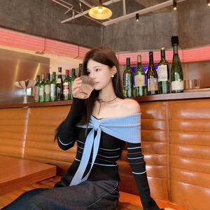 Suéter de punto con hombros descubiertos para mujer, conjunto de dos piezas, negro y azul a rayas, corte ajustado, suave, para primavera, largo regular, manga larga, estilo vintage - Product Image 5