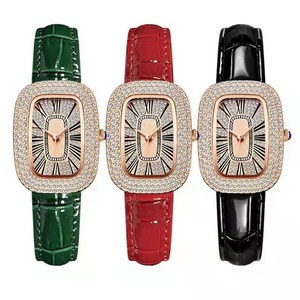 Reloj de mujer Drioshipping Niche con diseño de huevo de paloma, diamantes de agua y cielo estrellado, correa de aleación verde, estilo encantador y a la moda. - Product Image 1