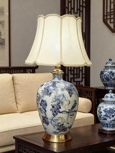 Cao cấp vẽ tay màu xanh và trắng gốm Đèn bàn quá trình truy tìm vàng với thiết kế chim, nho và lá - Product Image 2