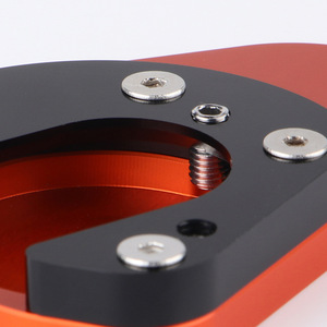Accesorios de agarre: Soporte de extensión lateral para motocicleta con placa base anodizada de aleación de aluminio CNC, ampliador de soporte de fregadero y patín de apoyo - Product Image 3