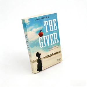 The Giver di Lois Lowry, un classico romanzo di narrativa distopica senza tempo per la lettura - Product Image 6