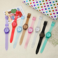 Montre pour étudiants de couleur bonbon, boîtier en alliage de zinc écologique, cadran de 32 mm, bracelet en plastique transparent, logo personnalisé, montres pour étudiants