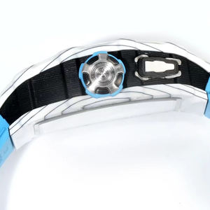 Montre mécanique squelette sportive de forme tonneau, boîtier blanc et bleu, bracelet en silicone, chiffres audacieux, cadran ajouré, montre élégante et décontractée - Product Image 4