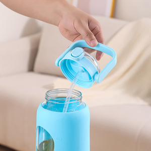 إبريق زجاجي كبير السعة 40 أونصة من البوروسيليكات عالي الجودة مع مقبض منقوش، يشمل غطاء سيليكون وعلامات للحجم - Product Image 6