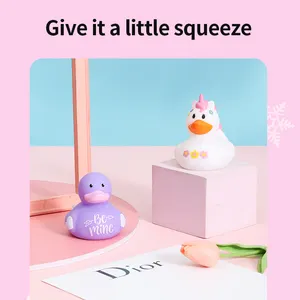 Kinder Lieblings voll umwelt freundliches Material Bad Bad Valentinstag Ente Baby Spritzwasser schwimmendes PVC-Spielzeug