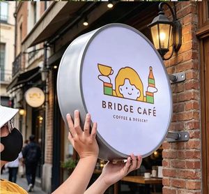 ป้ายไฟ LED ร้านกาแฟ บริดจ์คาเฟ่ ทรงกลม สีครีมขาว ติดผนังภายนอก สำหรับร้านกาแฟ แสดงผล 6500K ความสว่าง 5000cd กันน้ำ IP65 - Product Image 1