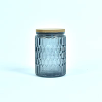 Vente en gros de pots à bougies aromatiques en verre givré coloré avec couvercle en fer ou en bambou pour la décoration de la maison DIY